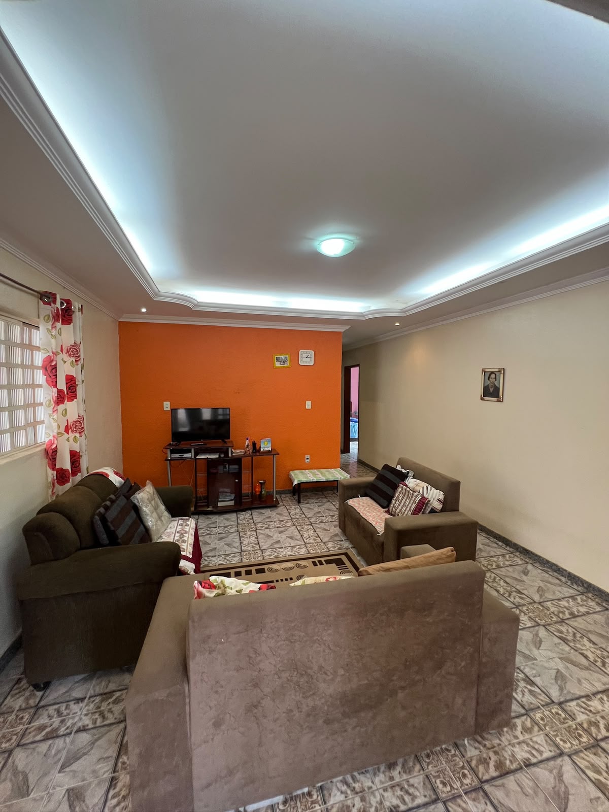 Chácara com Casa Ampla e Pomar Formado